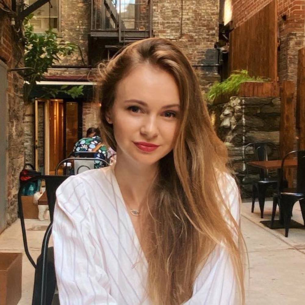 Meet your Posher, Julia